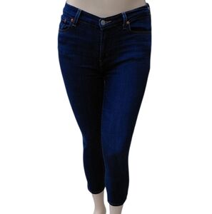 8248....Women's Levis Boyfriend Jeans Size 27